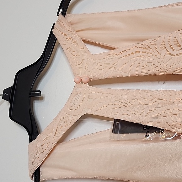 NEW Bebe Allie Deep V Neckline Lace Dress Bodycon Retro Summer Vintage Barbie - Picture 10 of 15